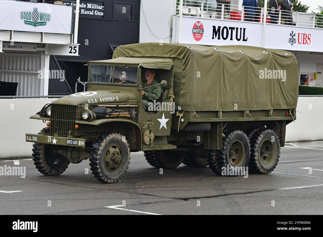 GMC 353 CCKW 6x6 Cargo, RFO 435, défilé du 80e anniversaire du jour J, une grande collection de véhicules militaires alliés qui ont participé au landi de Normandie Banque D'Images