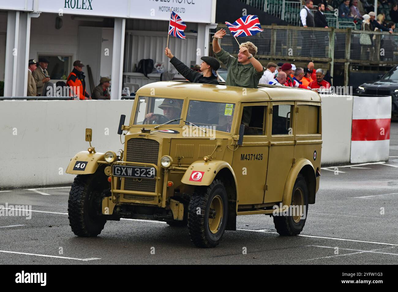 Simon Elliott, Humber Heavy Utility 4x4 Vehicle, GXW 323, M4371426, dans la peinture de la 7e division blindée de l'armée britannique de la seconde Guerre mondiale 'Desert rats', d-D. Banque D'Images