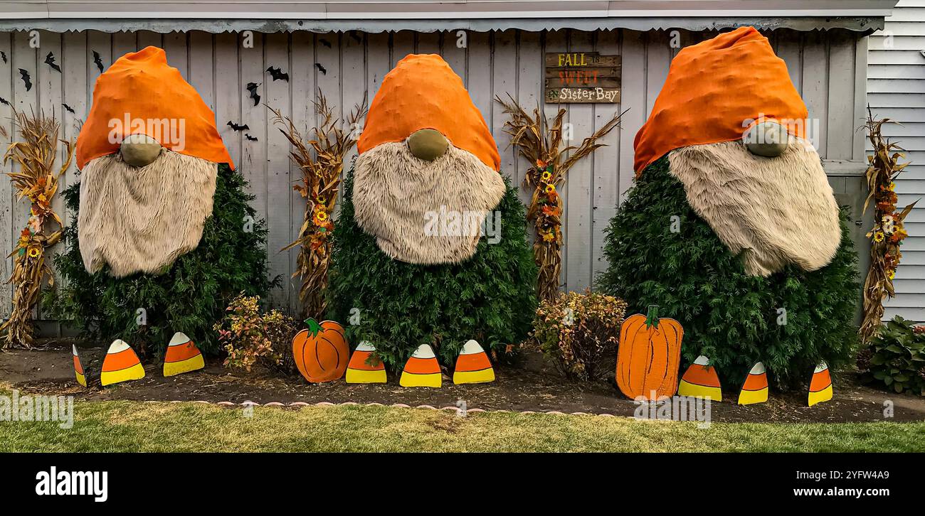 Décorations d'Halloween sur le côté d'un bâtiment à Sister Bay, comté de Door, Wisconsin Banque D'Images