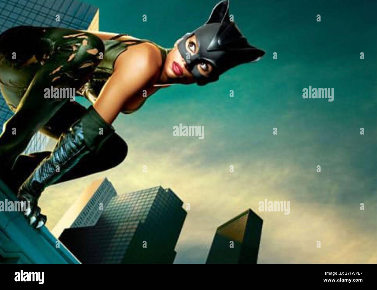 CATWOMAN 2004 Warner Bros Film photos avec Halle Berry Banque D'Images