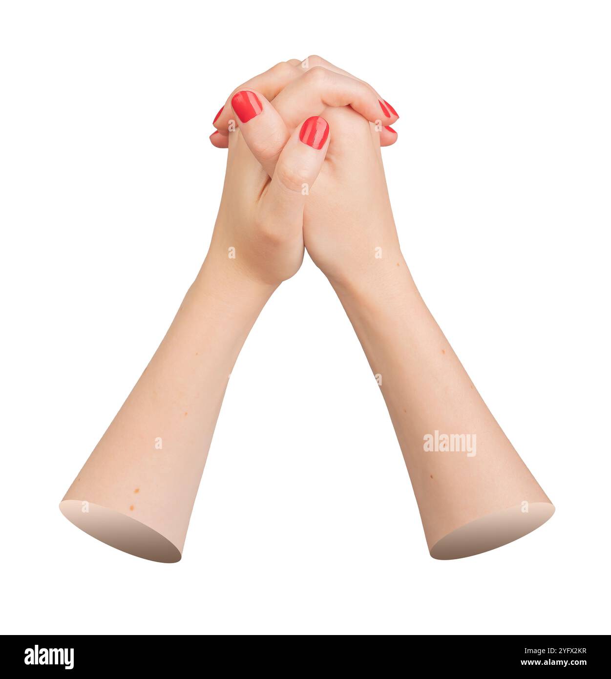 Les mains entrelacées dans une unité de soutien, les doigts délicatement serrés dans un geste de paix et de gratitude. Raccord femelle, clous polis rouges showcasin Banque D'Images