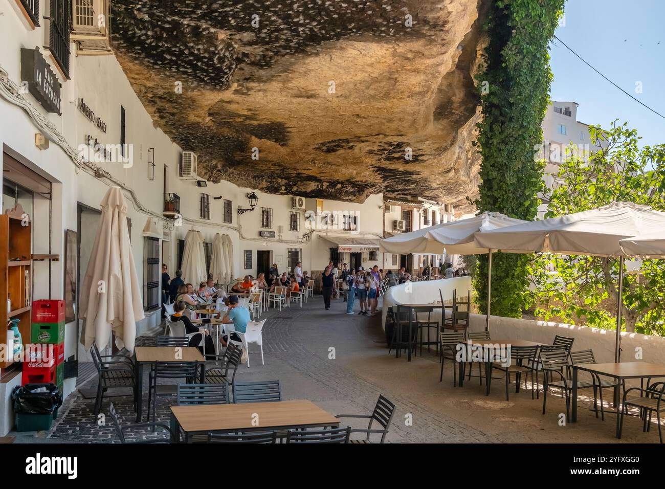 Calle Cuevas del sol Street dans la ville de Setenil de las Bodegas en Andalousie, Espagne Banque D'Images