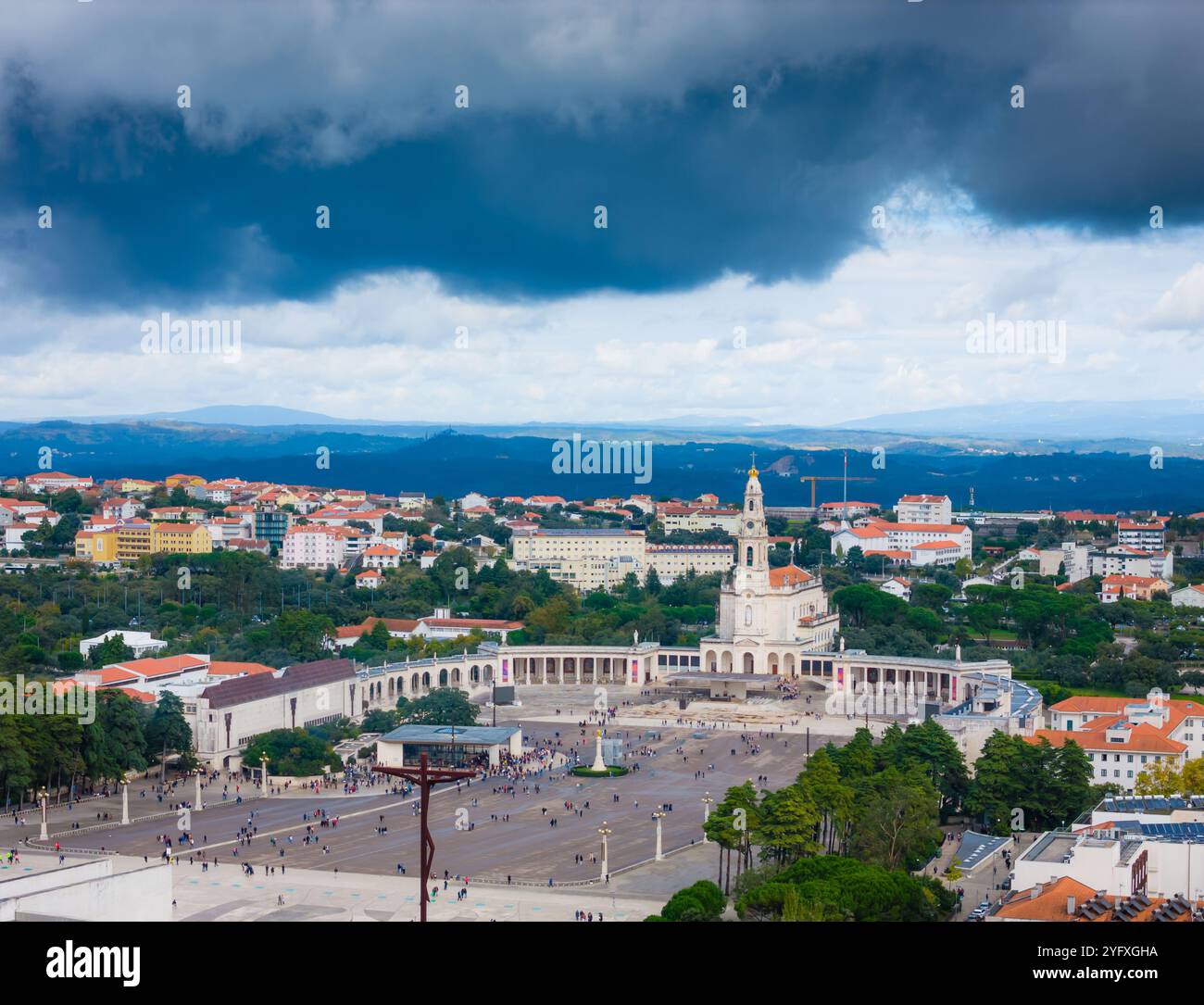 Sanctuaire de notre-Dame de Fatima et Basilique de notre-Dame du Rosaire de Fatima. Vue aérienne de Fatima par drone Banque D'Images
