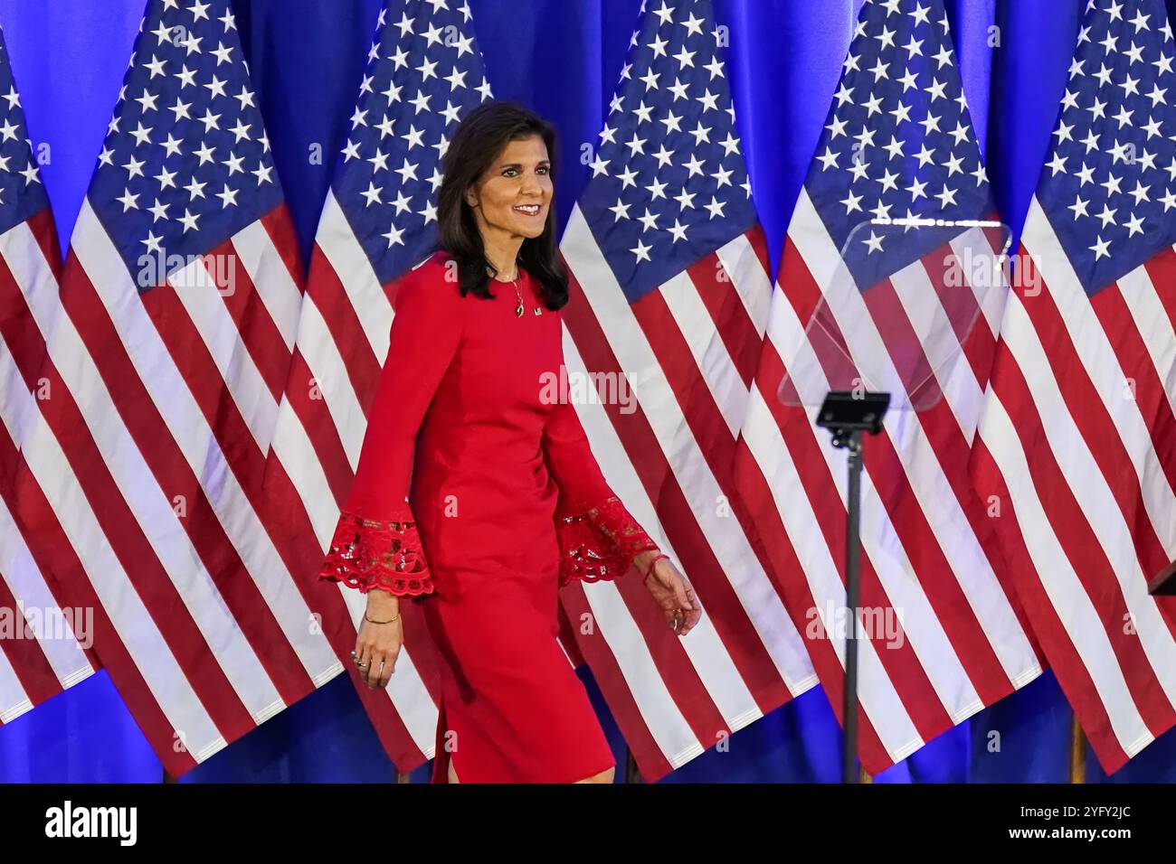 Charleston, États-Unis. 06 mars 2024. Républicain U. La candidate à la présidence Nikki Haley arrive à une conférence de presse annonçant la suspension de sa campagne, le 6 mars 2024 à Charleston, Caroline du Sud. Haley, un ancien gouverneur de Caroline du Sud, s'est présenté contre l'ancien U. S Président Donald Trump dans les primaires républicaines. Crédit : Richard Ellis/Richard Ellis/Alamy Live News Banque D'Images