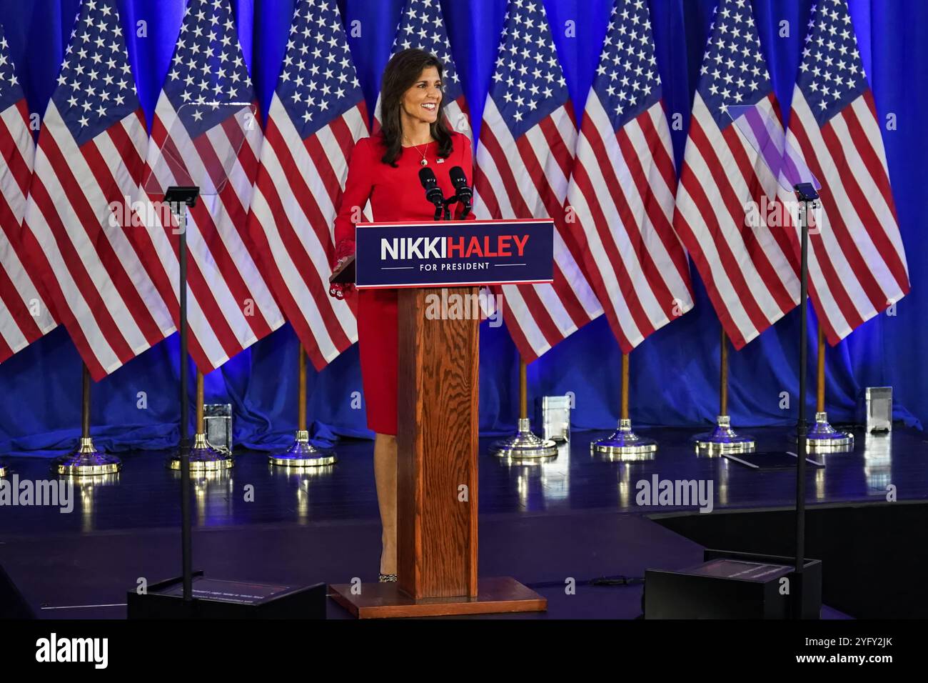 Charleston, États-Unis. 06 mars 2024. Républicain U. La candidate à la présidence Nikki Haley parle lors d'une conférence de presse annonçant la suspension de sa campagne, le 6 mars 2024 à Charleston, Caroline du Sud. Haley, un ancien gouverneur de Caroline du Sud, s'est présenté contre l'ancien U. S Président Donald Trump dans les primaires républicaines. Crédit : Richard Ellis/Richard Ellis/Alamy Live News Banque D'Images