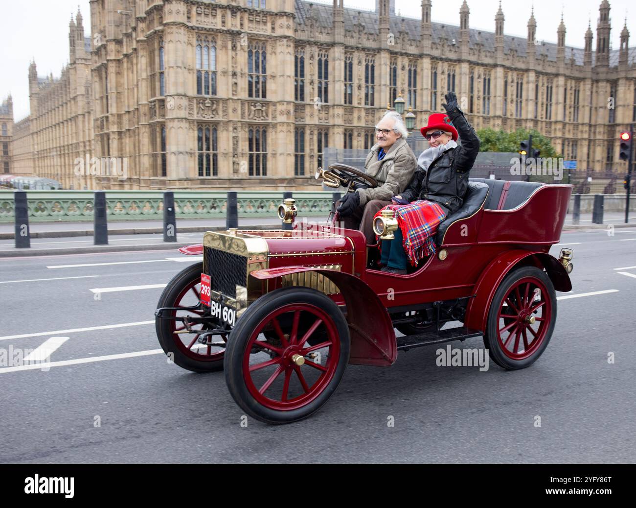 1904 mécanicien anglais Londres à Brighton Veteran car Run Westminster Bridge Londres Banque D'Images