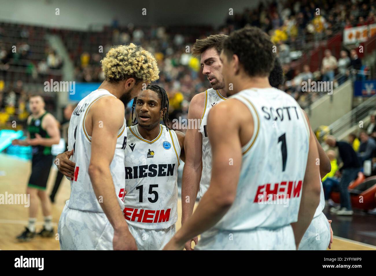 Ludwigsburg, Deutschland. 05 novembre 2024. Hunter Maldonado (MHP Riesen Ludwigsburg, #08), Ezra Manjon (MHP Riesen Ludwigsburg, #15), Andrew Joseph Pacher III (MHP Riesen Ludwigsburg, #11), Justin Simon (MHP Riesen Ludwigsburg, #05), Joel Scott (MHP Riesen Ludwigsburg, #01), GER, MHP Riesen Ludwigsburg vs. KB Tasketball, FIBA, Europe Cup Spieltag, Spielzeit 2024/2025, 05.11.2024, Foto : Eibner-Pressefoto/Sascha Walther crédit : dpa/Alamy Live News Banque D'Images