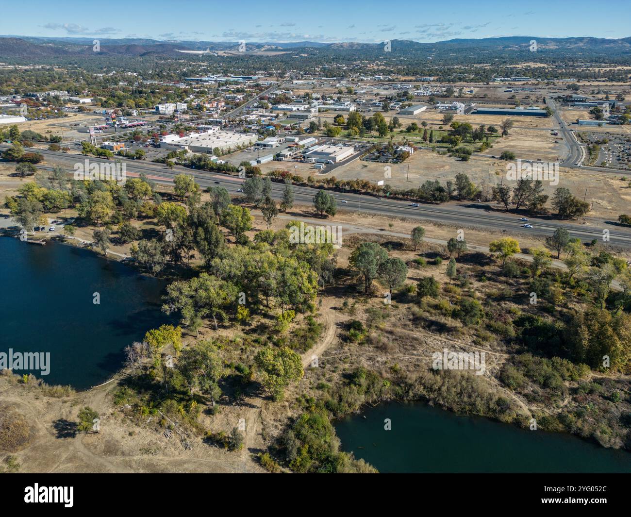 Oroville dans le comté de Butte, Californie du Nord vu d'en haut. Banque D'Images