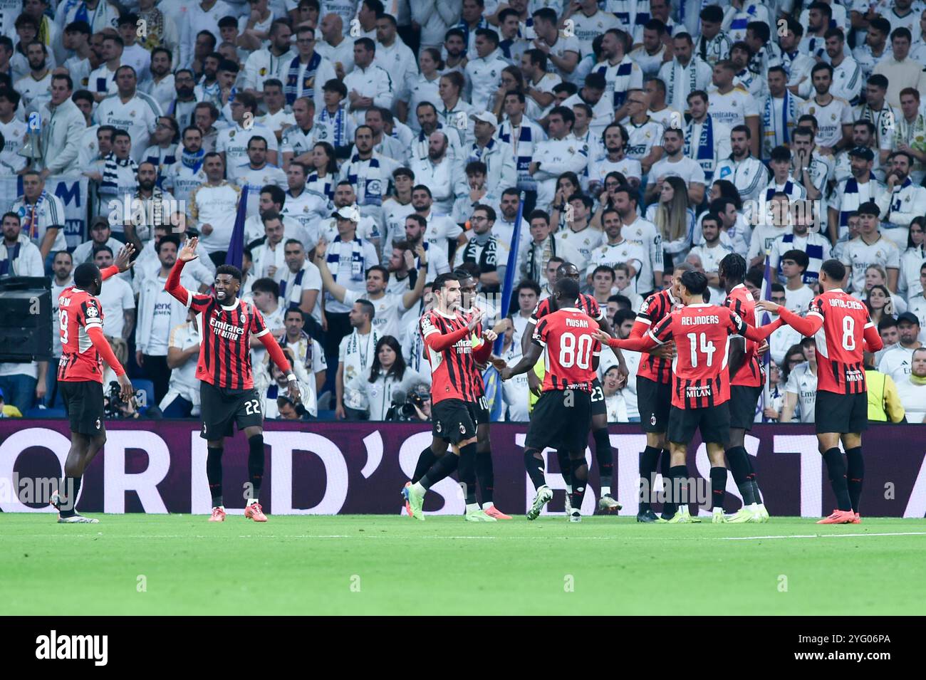 Madrid, Espagne. 5 novembre 2024. Les joueurs de l'AC Milan célèbrent un but lors du match de football de l'UEFA Champions League entre le Real Madrid et l'AC Milan au stade Santiago Bernabeu de Madrid, en Espagne, le 5 novembre 2024. Crédit : Gustavo Valiente/Xinhua/Alamy Live News Banque D'Images