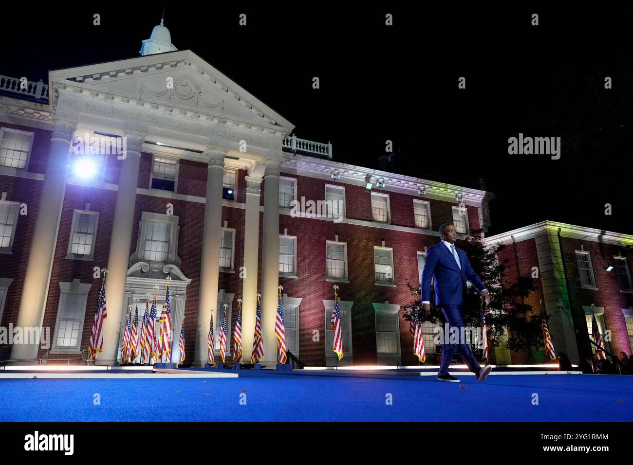 Cedric Richmond, conseiller principal du Comité national démocrate, se rend sur le podium pour parler aux partisans lors d'un parti de veille électorale pour le candidat démocrate à la présidentielle, le vice-président américain Kamala Harris à l'Université Howard le mercredi 6 novembre 2024 à Washington, DC. Les Américains votent aujourd'hui dans la course présidentielle entre le candidat républicain, l'ancien président Donald Trump et le vice-président Kamala Harris, ainsi que de multiples élections d'État qui détermineront l'équilibre du pouvoir au Congrès. Photo de la piscine par David J. Phillip/UPI Banque D'Images