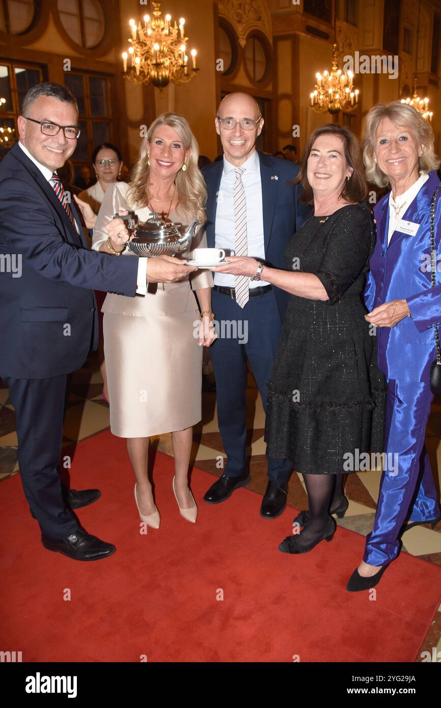 Florian Herrmann, Leiter der Staatskanzlei und Staatsminister fuer Bundesangelegenheiten und Medien Karin Baumueller-Soeder, Ministerpreasident Dr Markus Soeder Gattin US- Dr James Miller, US-Generalkonsul Muenchen Andrea Hellmann Praesidentin Deutsch Amerikanischer Frauenclub Muenchen Susatoranne Ahrens Docteur Muenchen 05.11.2024 Kaiserz Sileder Président de l'État allemand des médias et ministre allemand de l'État allemand de la musique, président de l'État allemand, M. Florikanisch Baufiz Banque D'Images