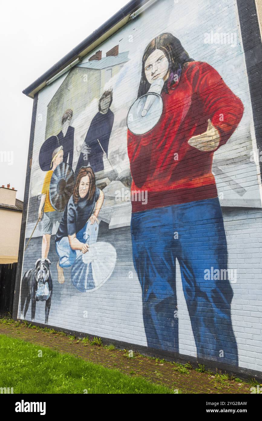 IRLANDE DU NORD, LONDONDERRY (DERRY), MURALE DANS LE QUARTIER CATHOLIQUE DE BOGSIDE Banque D'Images