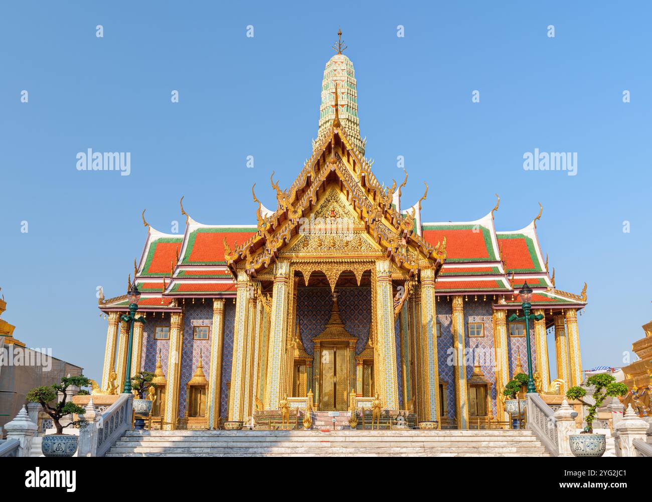 Le Prasat Phra Thep bidon de Wat Phra Kaew, Bangkok Banque D'Images