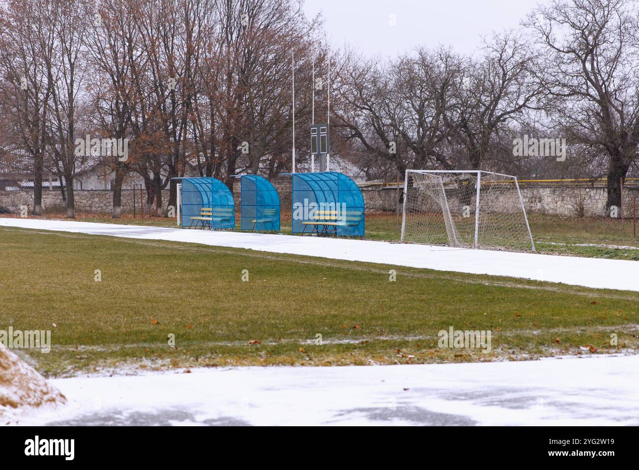 Tribune pour arbitres de football et professionnels, lors d'un match de football. Sports d'hiver Banque D'Images