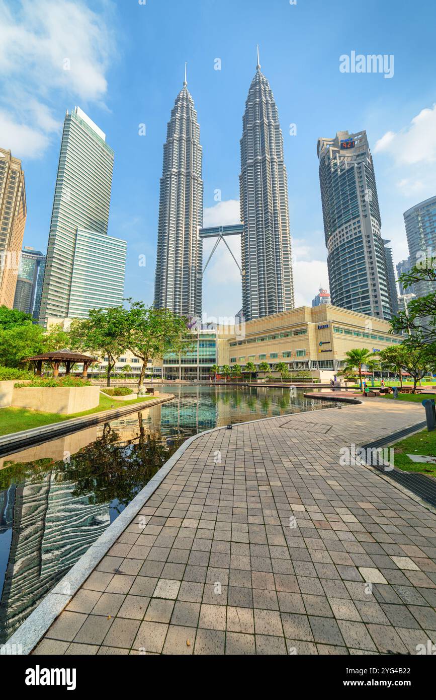 Vue sur les tours Petronas au centre-ville de Kuala Lumpur Banque D'Images