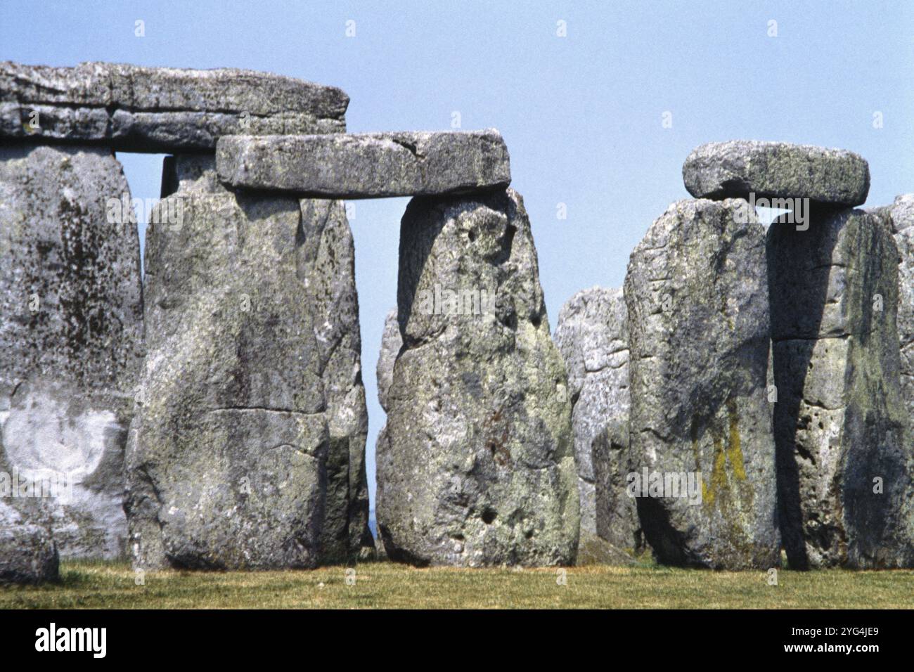 Stonehenge. Complexe mégalithique à structure circulaire. Vue partielle. Plaine de Salisbury, comté de Wiltshire, Angleterre, Grande-Bretagne. Banque D'Images