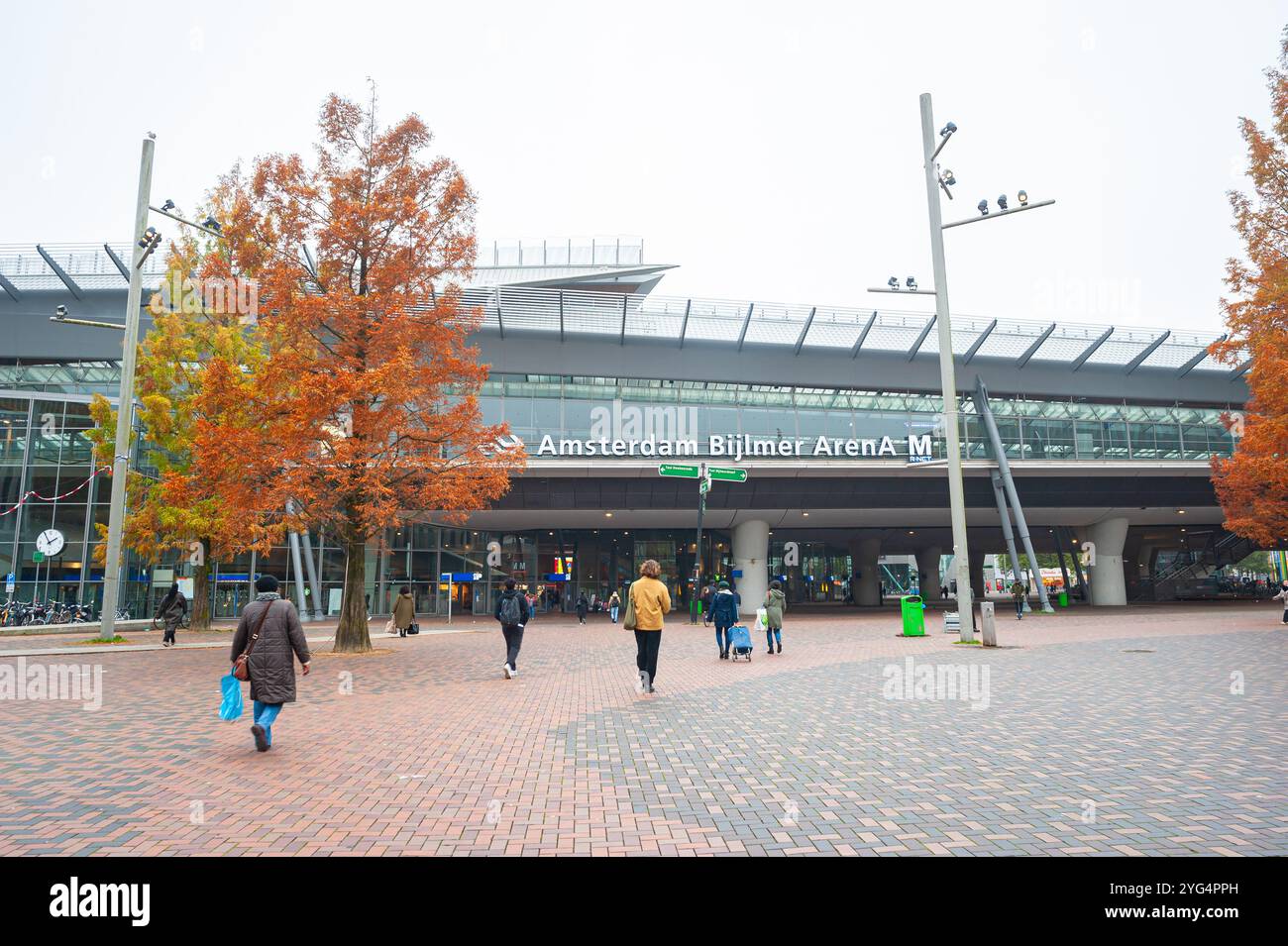 Gare moderne Amsterdam Bijlmer Arena dans le sud-est d'Amsterdam, pays-Bas. Banque D'Images