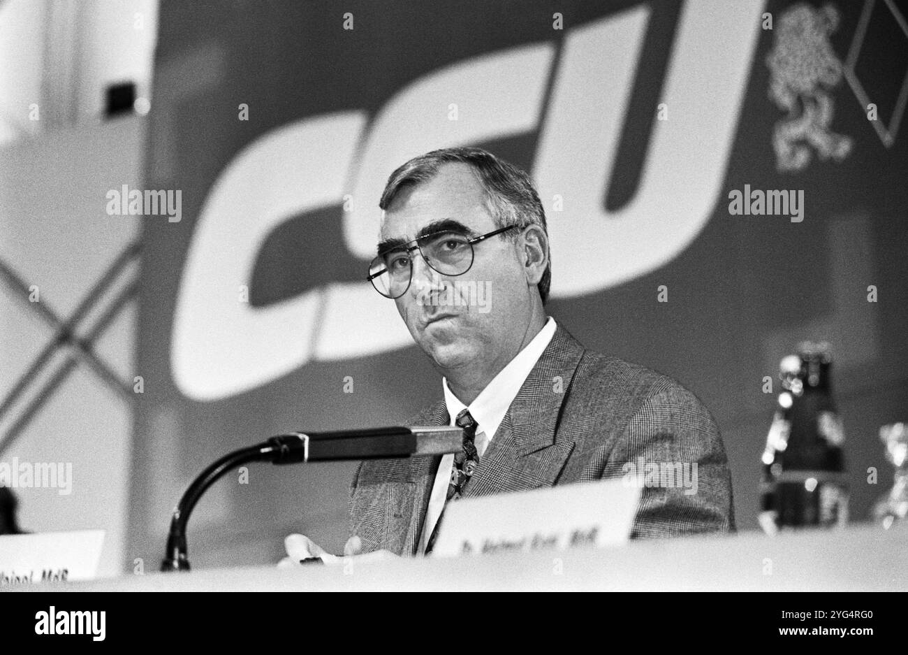 Deutschland, Muenchen, 02.09.1994 Archiv. : 48-60-23 CSU-Parteitag Foto : Theo Waigel, CSU-Vorsitzender CSU-Parteitag *** Allemagne, Munich, 02 09 1994 Archive 48 60 23 CSU Party Congress photo Theo Waigel, CSU Chairman CSU Party Congress Banque D'Images