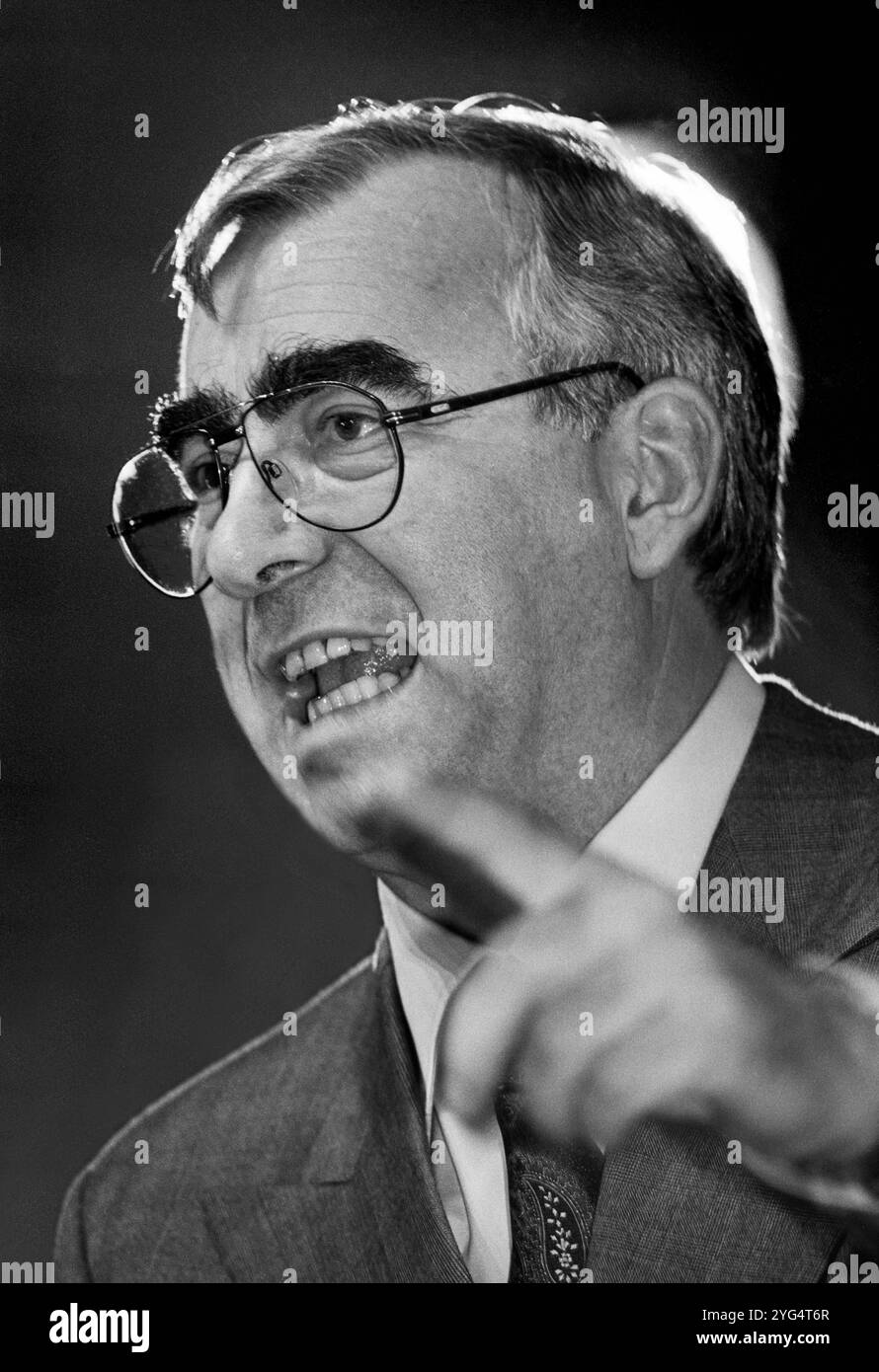 Deutschland, Muenchen, 02.09.1994 Archiv. : 48-56-27 CSU-Parteitag Foto : Theo Waigel, CSU-Vorsitzender CSU-Parteitag *** Allemagne, Munich, 02 09 1994 Archive 48 56 27 CSU Party Congress photo Theo Waigel, CSU Chairman CSU Party Congress Banque D'Images