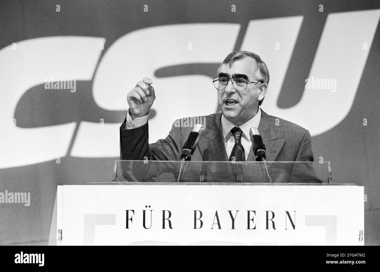 Deutschland, Muenchen, 02.09.1994 Archiv. : 48-57-14 CSU-Parteitag Foto : Theo Waigel, CSU-Vorsitzender CSU-Parteitag *** Allemagne, Munich, 02 09 1994 Archive 48 57 14 CSU Party Congress photo Theo Waigel, CSU Chairman CSU Party Congress Banque D'Images