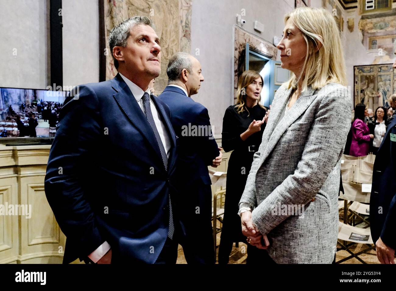 Simona Ages presidente RAI, Alberto Baracchini sottosegretario all'editoria, in occasione del convegno ‘le sfide del Servizio Pubblico, ripensare il servizio radio televisivo nell'ERA digitale'. Senato a Roma, Mercoledì ; 06 novembre 2024 (foto Mauro Scrobogna/LaPresse) Simona Ages Président de la RAI, Alberto Baracchini sous-secrétaire à l'édition à l'occasion de la conférence "les défis de la fonction publique, repenser le service de radio et de télévision à l'ère numérique". Sénat à Rome - mercredi 06 novembre 2024. (Photo de Mauro Scrobogna/LaPre Banque D'Images