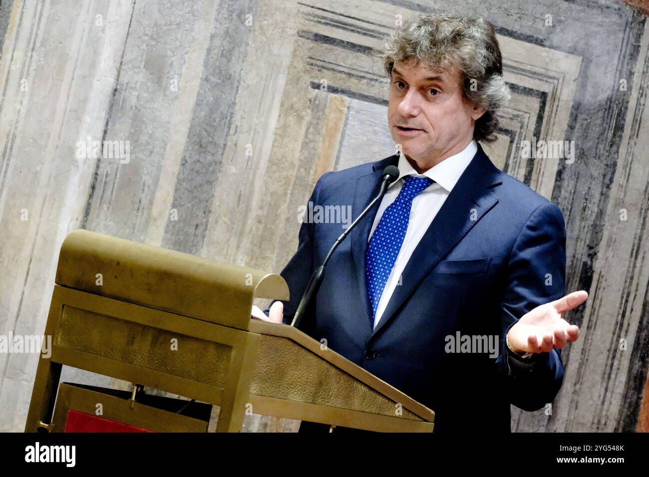 Roma, Italie. 06 novembre 2024. Alberto Angela, giornalista RAI, in occasione del convegno ‘le sfide del Servizio Pubblico, ripensare il servizio radio televisivo nell'ERA digitale'. Senato a Roma, Mercoledì ; 06 novembre 2024 (foto Mauro Scrobogna/LaPresse) Alberto Sngela, journaliste à la RAI, à l'occasion de la conférence "les défis de la fonction publique, repenser le service de radio et de télévision à l'ère numérique". Sénat à Rome - mercredi 06 novembre 2024. (Photo de Mauro Scrobogna/LaPresse) crédit : LaPresse/Alamy Live News Banque D'Images