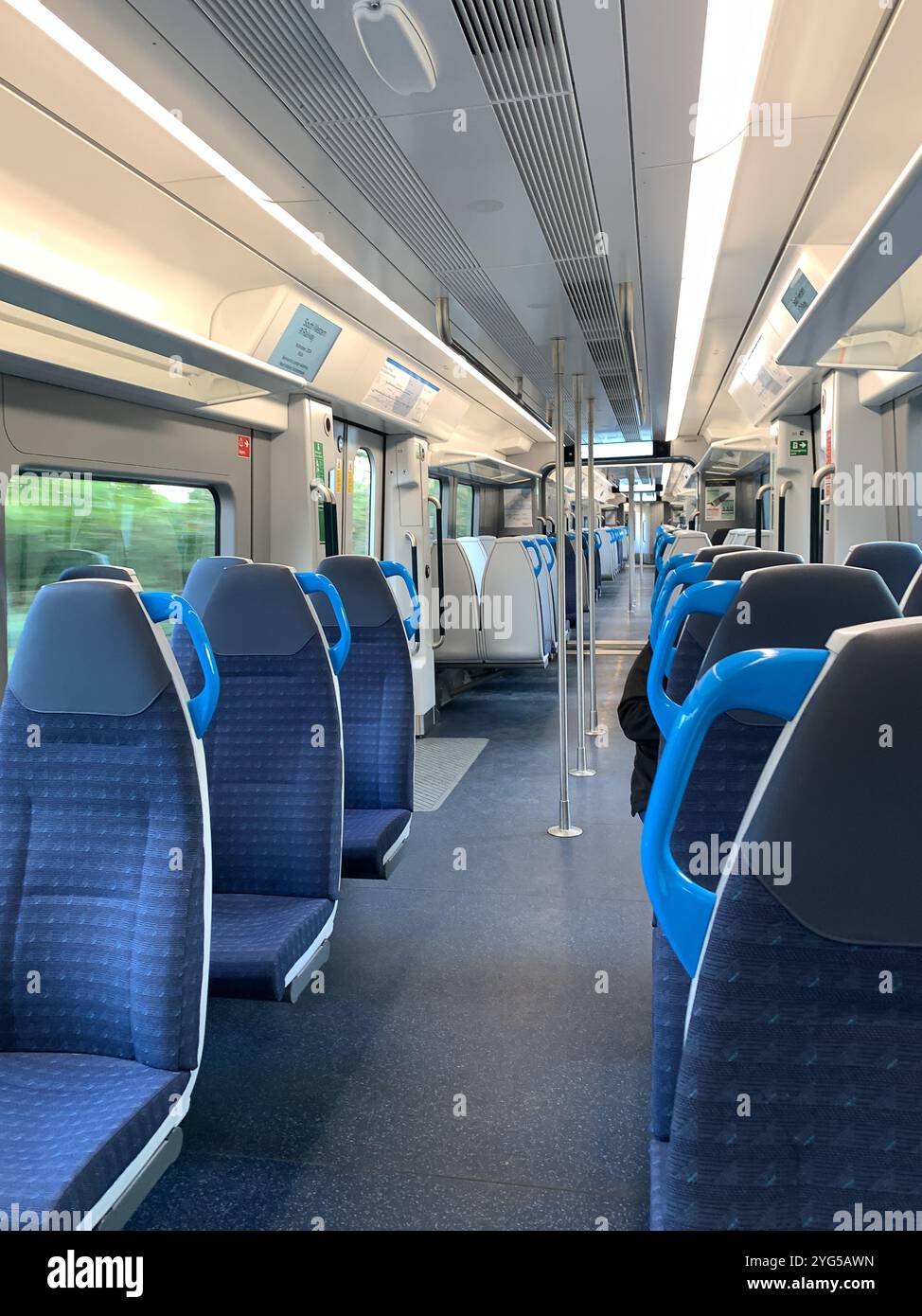 Londres, Royaume-Uni. 16 octobre 2024. L'intérieur d'un nouveau train SW trains en route vers Londres. Crédit : Maureen McLean/Alamy Banque D'Images