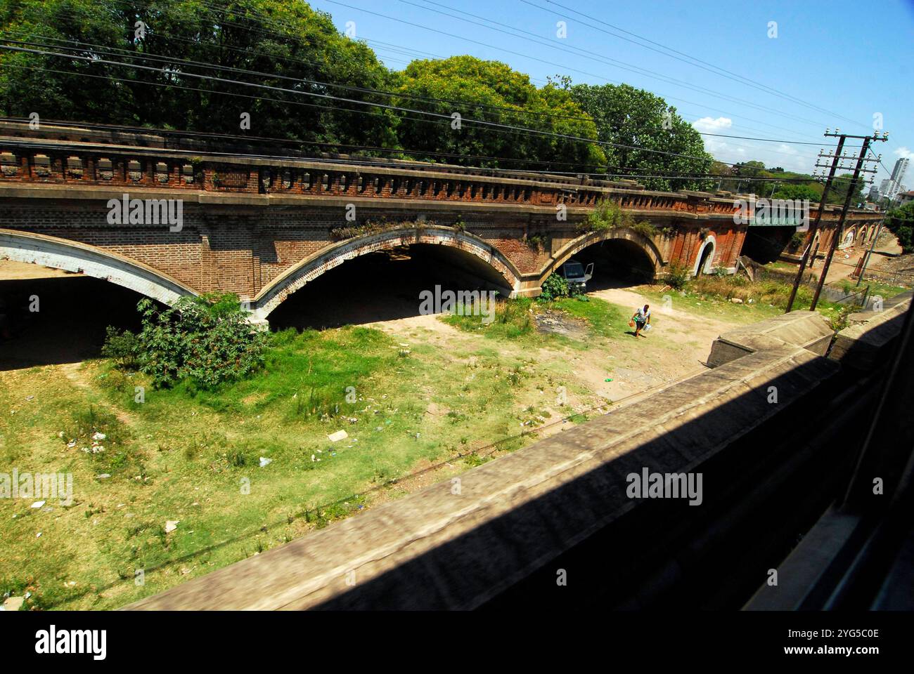 voie ferrée pour le trafic ferroviaire et ferroviaire et voie ferrée de transport public pour le trafic ferroviaire et ferroviaire Banque D'Images