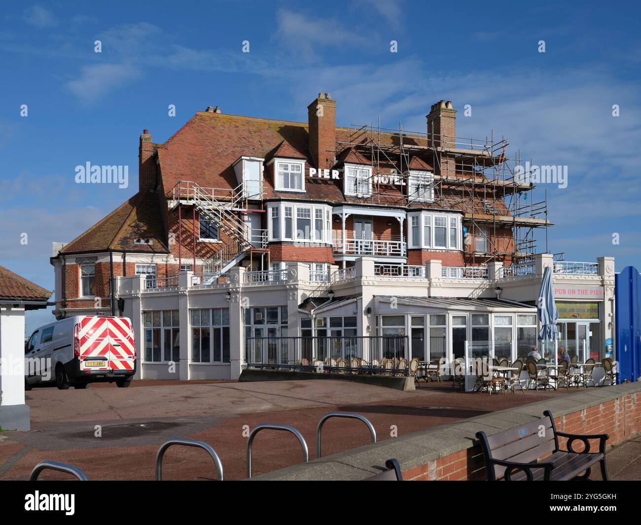 Pier Hotel Gorleston-on-Sea Great Yarmouth Norfolk sous échafaudage Banque D'Images