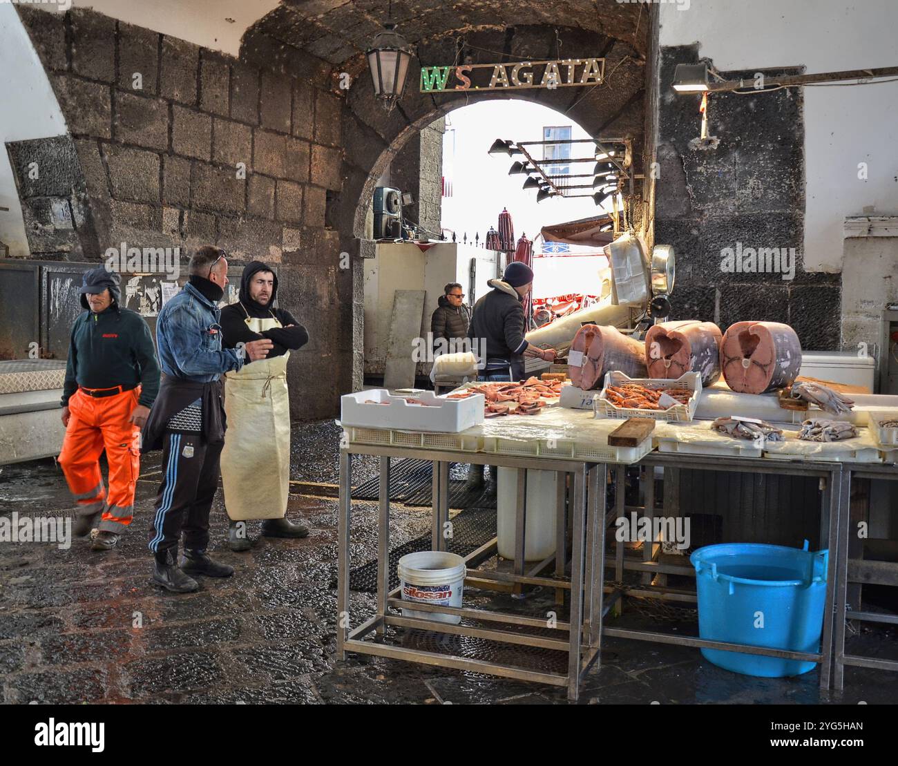 A' Piscaria Mercato del Pesce. Marché aux poissons de Catane, Sicile, Italie. Banque D'Images