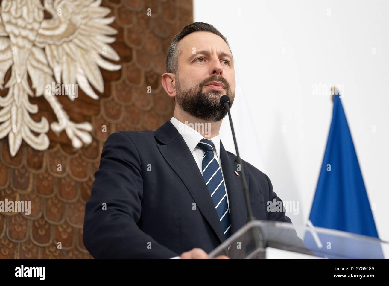 Le ministre de la Défense nationale, Wladyslaw Kosiniak-Kamysz, prononce une conférence de presse. Le siège du ministère de la Défense nationale à Varsovie, le vice-premier ministre et ministre de la Défense nationale Wladyslaw Kosiniak-Kamysz a remis des prix aux soldats américains stationnés en Pologne. Cet honneur, décerné avant la prochaine Journée de l'indépendance nationale de la Pologne, souligne l'étroite coopération en matière de défense et de sécurité entre la Pologne et les États-Unis et reconnaît la contribution des forces américaines au renforcement de l'alliance de l'OTAN dans la région. Banque D'Images