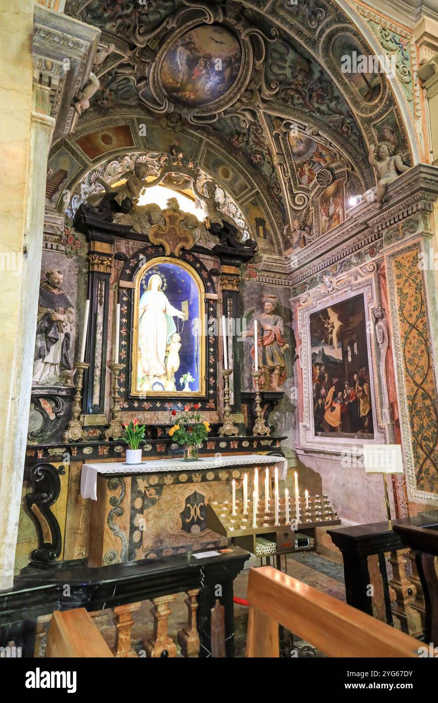 A l'intérieur de Chiesa di San Vittore (église Saint Victor), Isola dei Pescatori ou Isola Superiore, les îles Borromées, Stresa, Lac majeur, Italie Banque D'Images