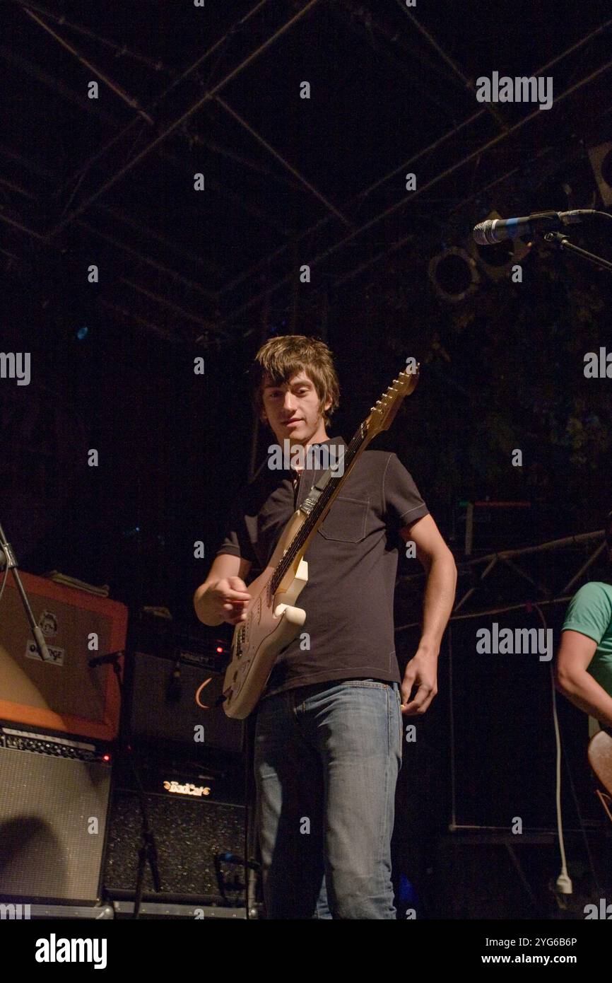 Arctic Monkeys se produisant au Bar M, Ibiza, 1er septembre 2007, Ibiza, Espagne. Banque D'Images Arctic Monkeys se produisant au Bar M, Ibiza, 1er septembre 2007, Ibiza, Espagne. Banque D'Images