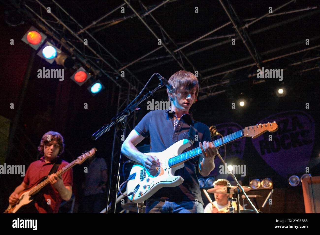 Arctic Monkeys se produisant au Bar M, Ibiza, 1er septembre 2007, Ibiza, Espagne. Banque D'Images Arctic Monkeys se produisant au Bar M, Ibiza, 1er septembre 2007, Ibiza, Espagne. Banque D'Images