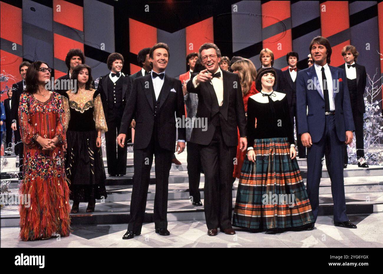ARCHIV : Nana Mouskouri Sängerin Nana Mouskouri mit Costa Cordalis , Vicky Leandros, Tony Marshal l, Peter Alexander , Dieter Thomas Heck , Mireille Mathieu , Udo Jürgens , Chris Roberts und Howard Carpendale , 1989 ARCHIVAUFNAHME, Datum geschätzt Jürgens 20241016JWM0092 *** ARCHIVE Nana Mouskouri Singer Nana Mouskouri avec Costa Cordalis , Chris Roberts und Howard Carpendale 1989 Banque D'Images