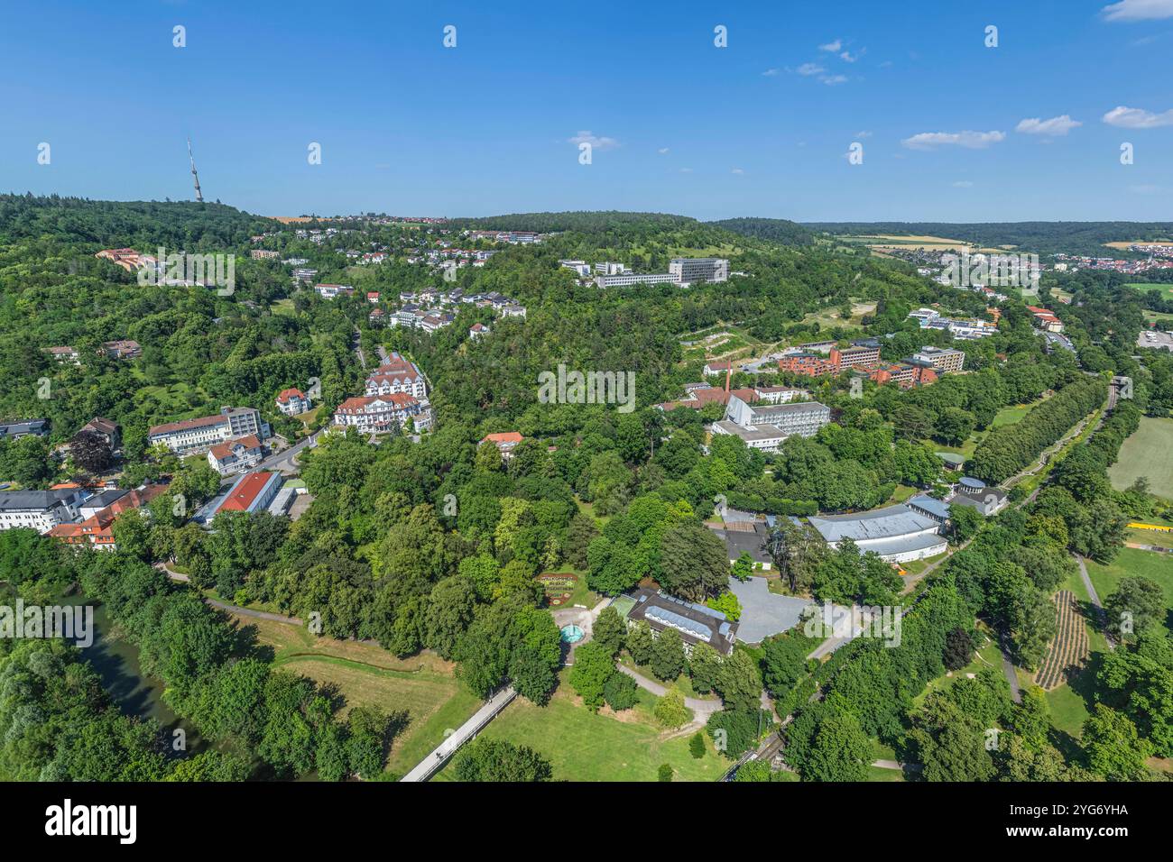 Blick auf Bad Mergentheim rund um den Kurpark im Württembergischen Tauberfranken Die Kurstadt Bad Mergentheim im Lieblichen Taubertal von oben Bad mer Banque D'Images