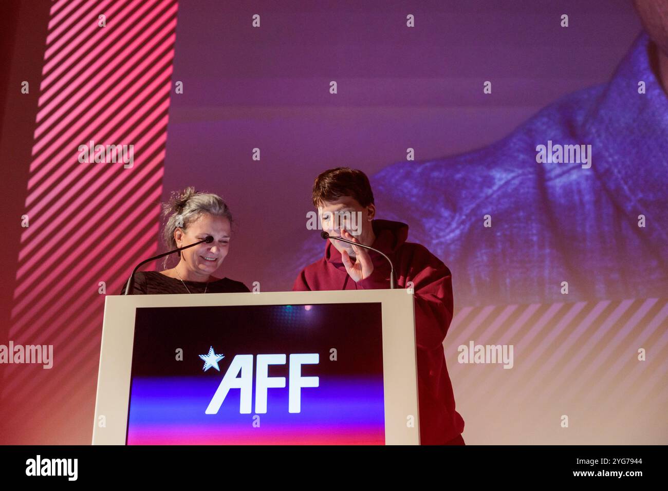 Wroclaw, Wroclaw, Pologne. 6 novembre 2024. Le 15e Festival du film américain de WrocÅ‚aw a accueilli l'acteur acclamé Jesse Eisenberg comme l'un de ses invités vedettes cette année. Connu pour ses rôles dans des films comme le réseau social, Zombieland et L'Art de l'autodéfense, Eisenberg apporte une présence unique à l'écran, et sa participation a ajouté un charme particulier à la programmation de cette année. Le festival, qui se tient du 5 au 11 novembre, célèbre un large éventail de films américains, des hits hollywoodiens aux joyaux indépendants, mettant en valeur la diversité et la profondeur du cinéma américain. Au festival, l'acteur Re Banque D'Images