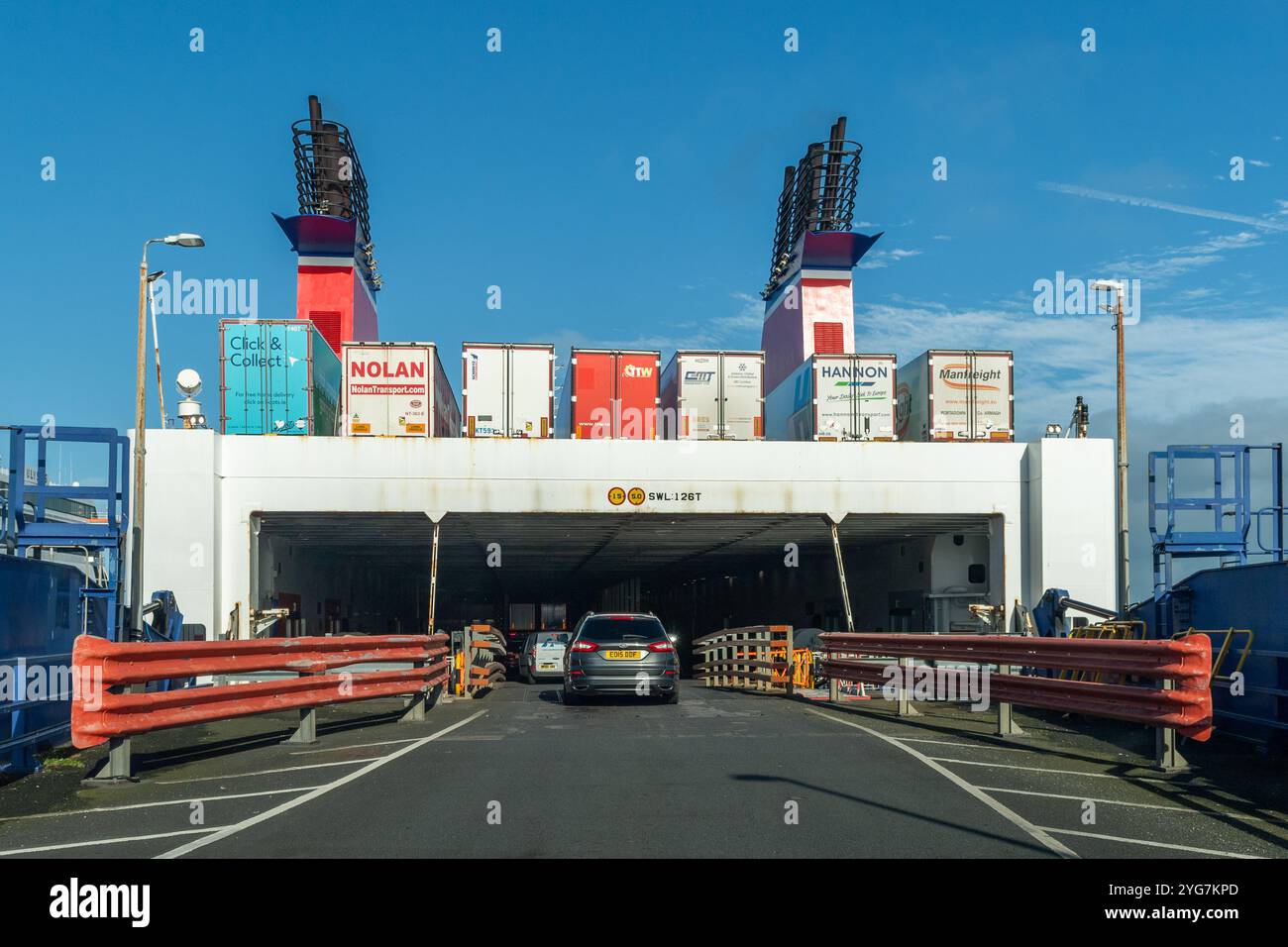 Embarquement Ro-Ro ferry M/V Stena Adventurer au port de Holyhead, pays de Galles du Nord, Royaume-Uni. Banque D'Images