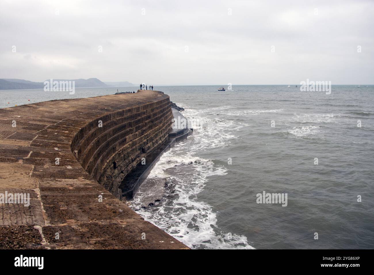 Sur le Cobb à Lyme Regis Banque D'Images