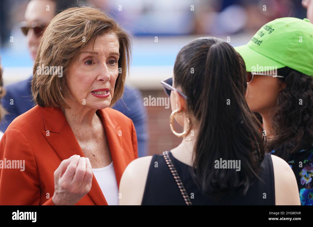 La représentante des États-Unis Nancy Pelosi arrive avant que le vice-président des États-Unis Kamala Harris ne prononce un discours de concession aux médias et aux partisans le lendemain de la soirée électorale de Kamala Harris pour l’élection présidentielle américaine de 2024 à l’Université Howard de Washington, DC, le mercredi 6 novembre 2024. Donald J. Trump a remporté la présidence sur le candidat démocrate Kamala Harris tôt mercredi matin. Harris a appelé Trump mercredi pour le féliciter d’avoir remporté l’élection présidentielle. Photo de Bonnie Cash/UPI Banque D'Images