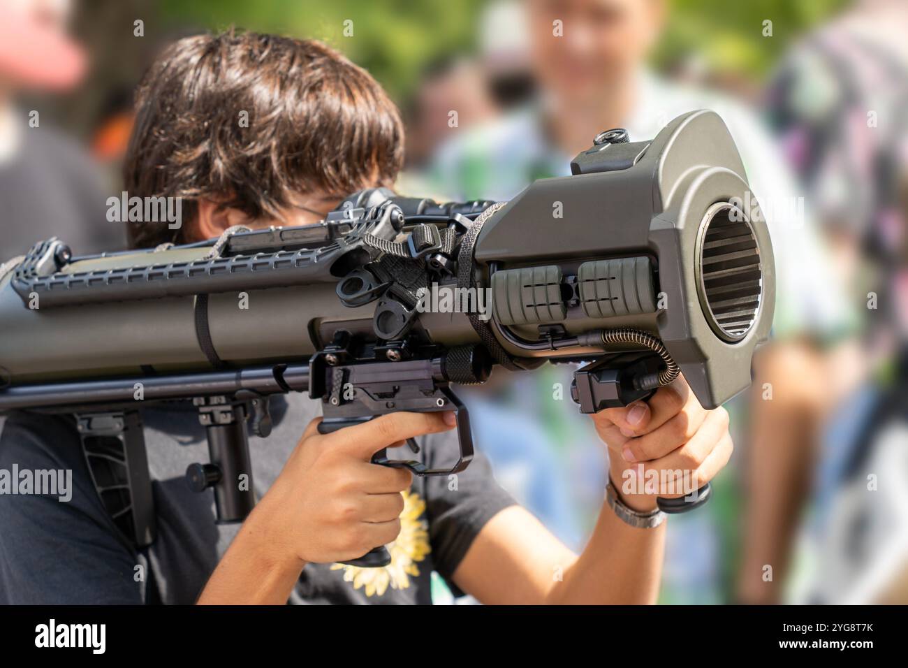 Lanceur de missiles antichars portatif Carl-Gustaf lancé à l'épaule Banque D'Images