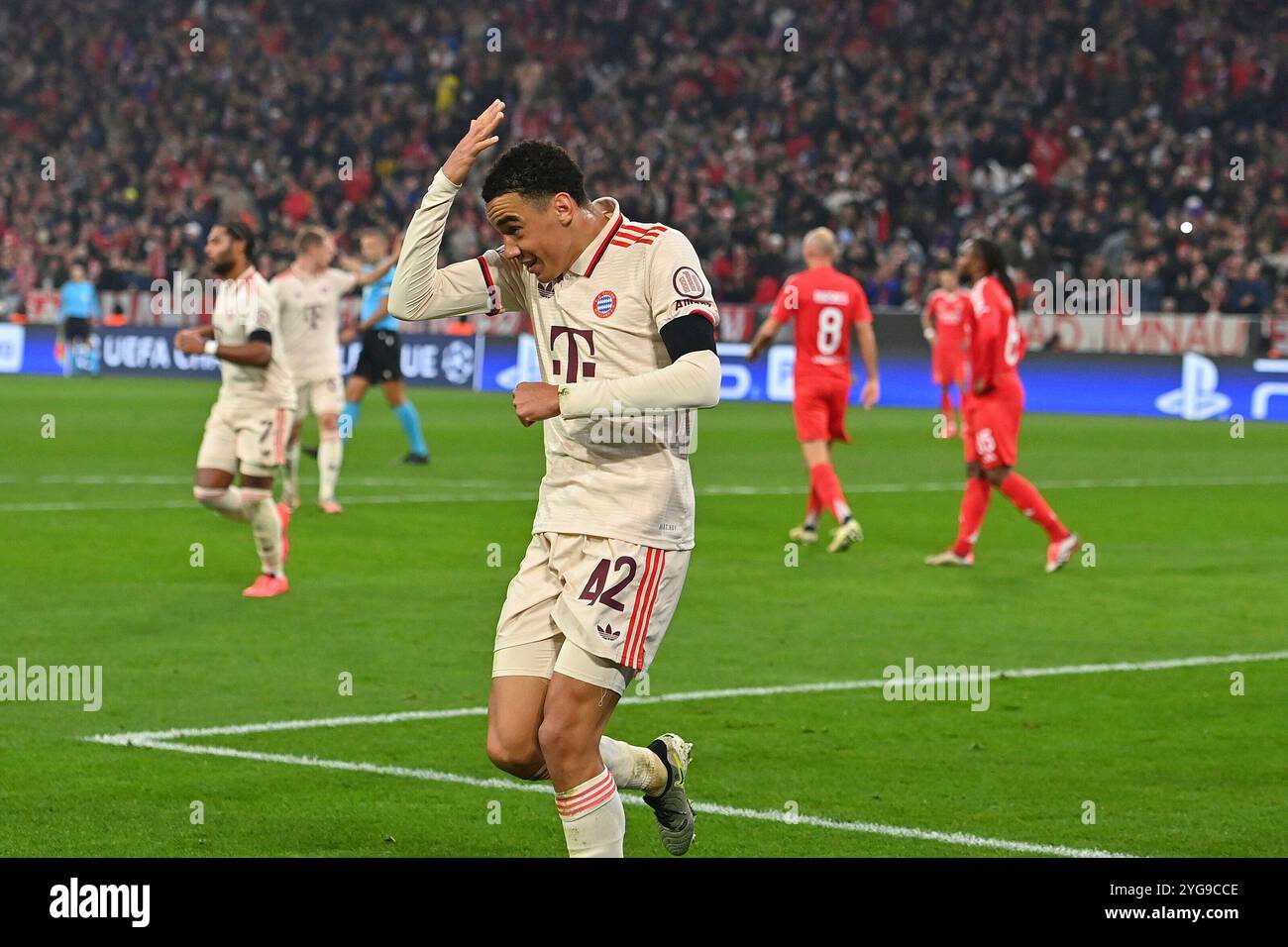 Munich, Deutschland. 06 novembre 2024. Goaljubel Jamal MUSIALA (FC Bayern Munich) après le but de faire 1-0, action, jubilation, joie, enthousiasme, football Champions League/League phase, FC Bayern Munich - Benfica Lisbonne 1-0 le 6 novembre 2024, ALLIANZAREN A. ? Crédit : dpa/Alamy Live News Banque D'Images