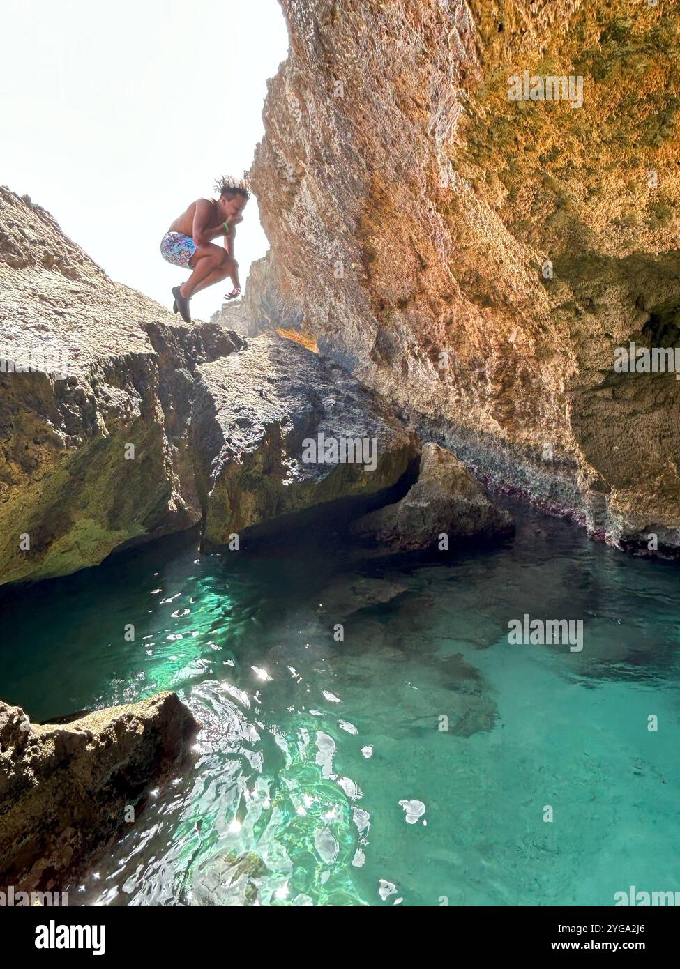 Saut de falaise à Aruba - Image de stock capturée avec un smartphone