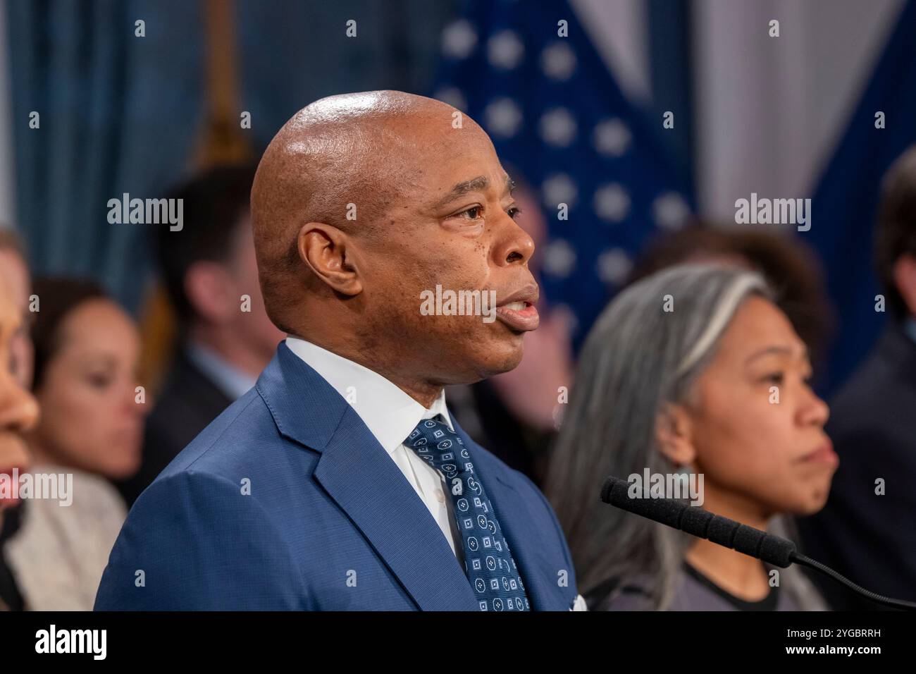 New York, États-Unis. 06 novembre 2024. Le maire de New York, Eric Adams, s'exprime lors d'un point de presse sur les impacts de l'élection présidentielle de 2024 sur la ville de New York à l'hôtel de ville de New York. Le maire Adams a félicité le président élu de l’ancien président Trump pour sa victoire électorale pour un second mandat. Le maire Adams a promis que la ville de New York continuera à protéger les droits des femmes, des immigrants et des millions d'autres New-Yorkais. Crédit : SOPA images Limited/Alamy Live News Banque D'Images
