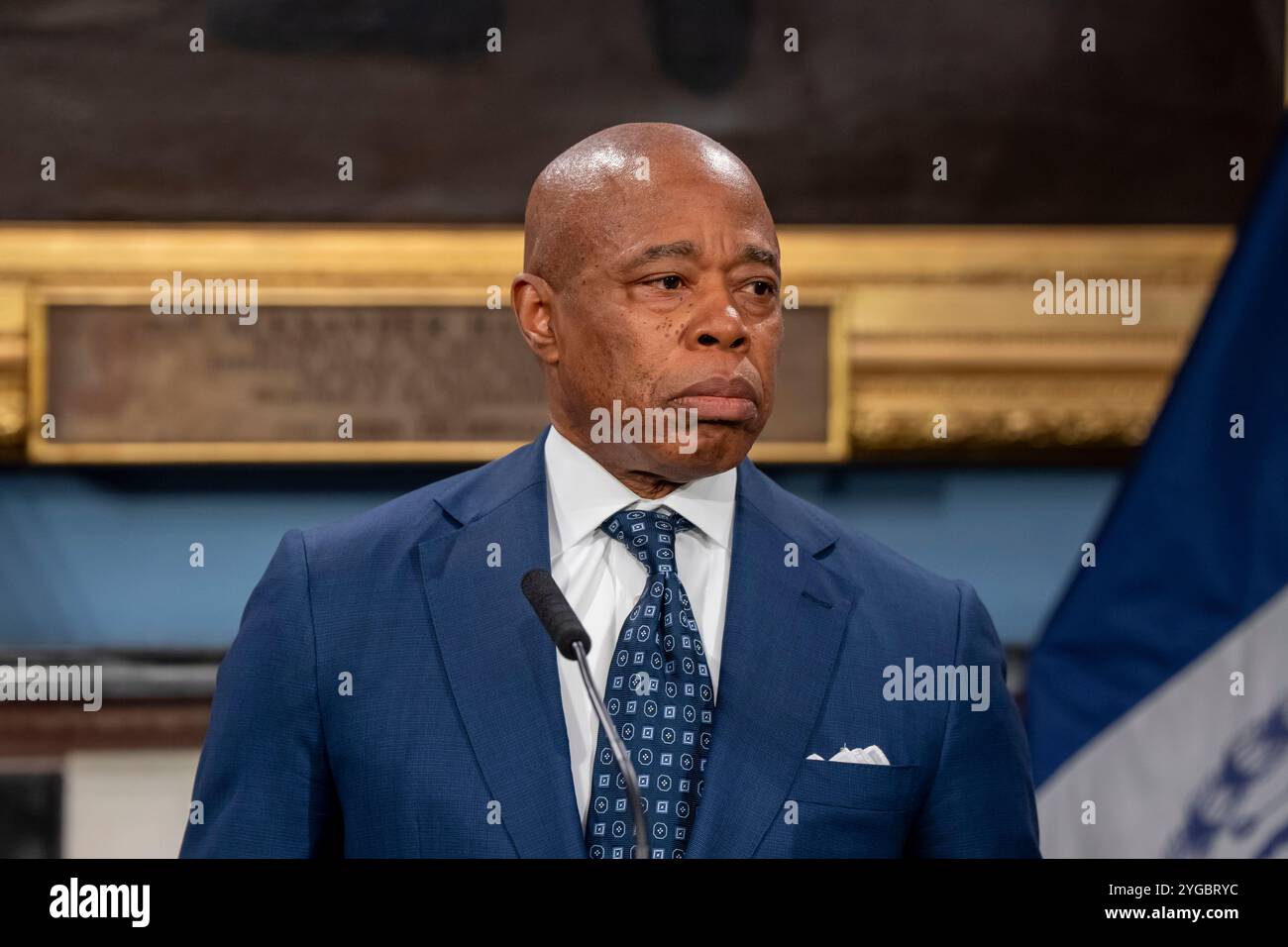 New York, États-Unis. 06 novembre 2024. Le maire de New York, Eric Adams, s'exprime lors d'un point de presse sur les impacts de l'élection présidentielle de 2024 sur la ville de New York à l'hôtel de ville de New York. Le maire Adams a félicité le président élu de l’ancien président Trump pour sa victoire électorale pour un second mandat. Le maire Adams a promis que la ville de New York continuera à protéger les droits des femmes, des immigrants et des millions d'autres New-Yorkais. Crédit : SOPA images Limited/Alamy Live News Banque D'Images