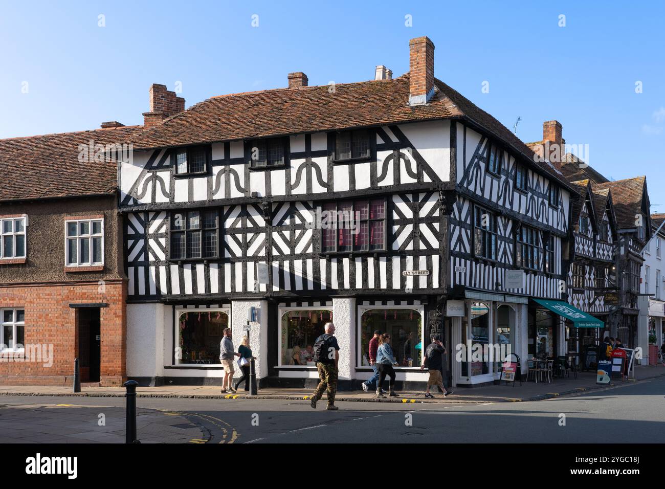 Tudor House, un bâtiment classé grade II à ossature de bois avec remplissage en plâtre à Stratford upon Avon, à l'angle d'Ely Street et High Street, au Royaume-Uni Banque D'Images