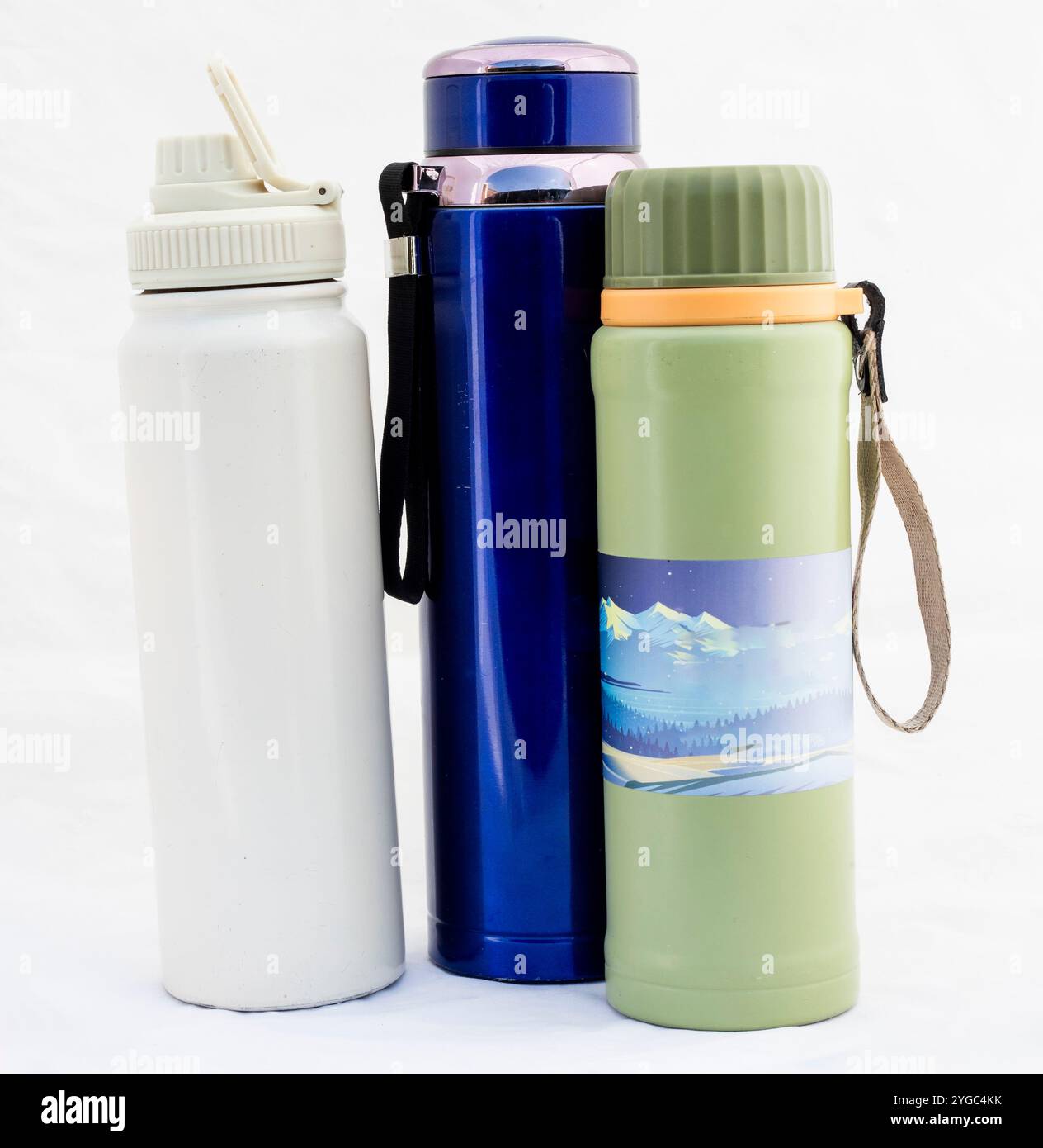 Bouteilles d'eau réutilisables pour usage extérieur et quotidien Banque D'Images Bouteilles d'eau réutilisables pour usage extérieur et quotidien Banque D'Images
