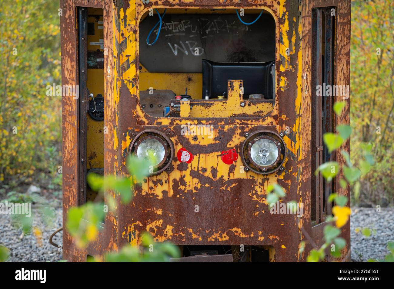 Locomotive minig rouillée sur le site classé au patrimoine mondial de l'UNESCO Zollverein à Essen, Allemagne Banque D'Images