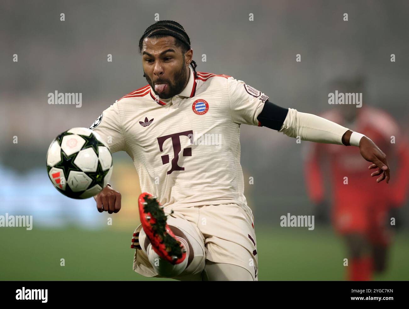 MUNICH, ALLEMAGNE - 06 NOVEMBRE : Serge Gnabry du FC Bayern Muenchen lors du match MD4 de l'UEFA Champions League 2024/25 entre le FC Bayern München et le SL Benfica au Football Arena Munich le 06 novembre 2024 à Munich, Allemagne. © diebilderwelt / Alamy Stock Banque D'Images