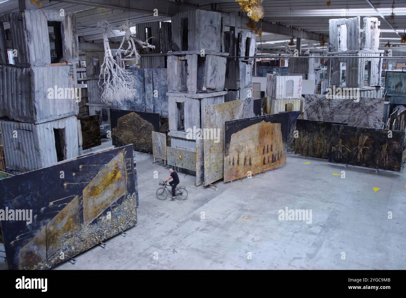 ANSELM (2023) -titre original : ANSELM-DAS RAUSCHEN DER ZEIT-, réalisé par WIM WENDERS. Crédit : ROAD MOVIES FILMPRODUKTION / album Banque D'Images